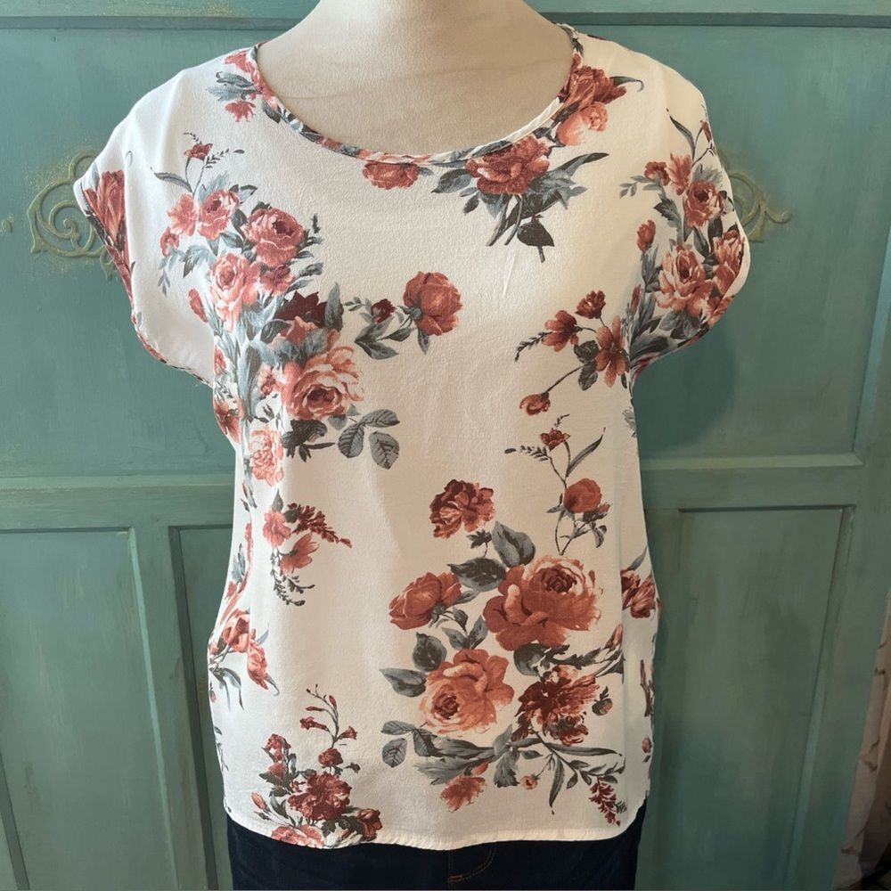 Forever 21 Women's Peach Floral Short Sleeve Lightweight Blouse Size Medium